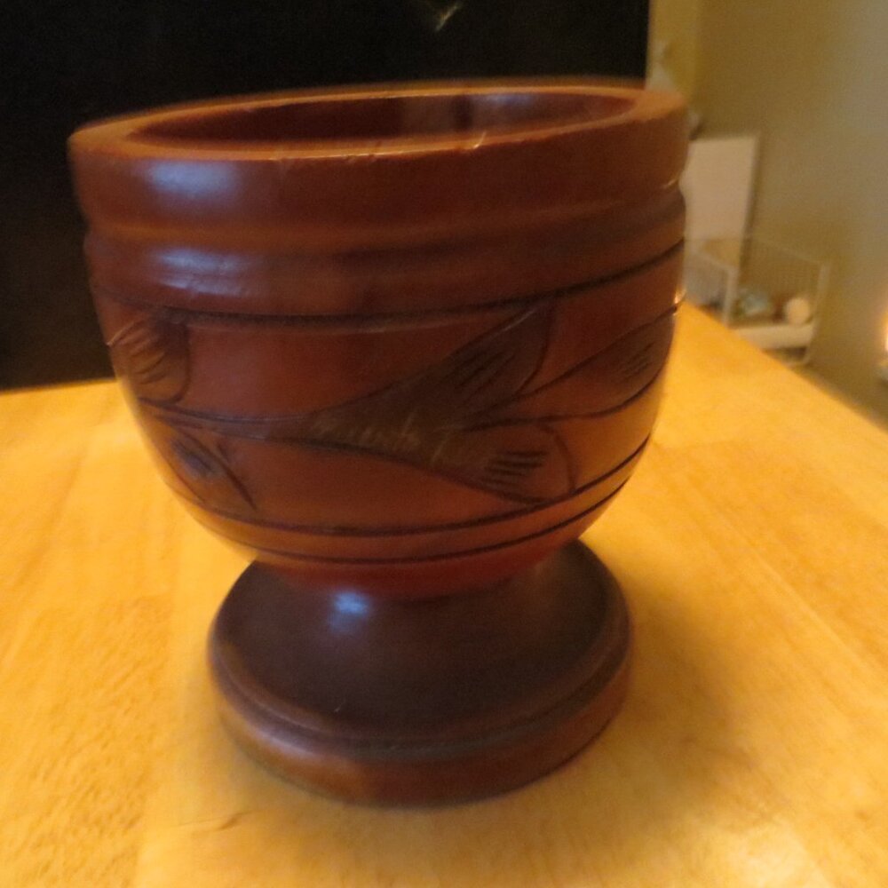 Never used. Just sat on a shelf as decoration.